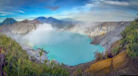 Suasana tenang di kawasan dataran tinggi Indonesia yang menyajikan pemandangan alam asri serta udara segar, menjadi destinasi pilihan utama para pelancong untuk memulihkan kejenuhan dari rutinitas perkotaan.