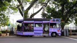 Armada transportasi publik melintasi jalur antarprovinsi yang semakin terkoneksi dengan mulus, memberikan kenyamanan dan efisiensi waktu bagi para wisatawan.