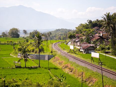 Pemandangan hijau persawahan dan perbukitan yang terlihat dari jendela kereta api menjadi pilihan moda transportasi favorit wisatawan yang menginginkan perjalanan santai dan penuh ketenangan di Pulau Jawa.