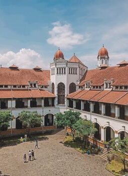 Menelusuri Jejak Sejarah Hotel Nusantara dari Era Kolonial hingga Simbol Kemewahan Ibu Kota