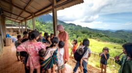 Kampung Adat Bena yang berdiri di kaki Gunung Inerie, Flores Tengah, menyajikan pesona arsitektur tradisional megalitikum dan kehangatan tradisi lokal yang masih dijaga lestari oleh masyarakatnya.