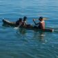 Pemandangan Benteng Duurstede yang berdiri megah di tepi pantai Pulau Saparua, Maluku Tengah, berlatar perairan biru Laut Banda yang jernih.