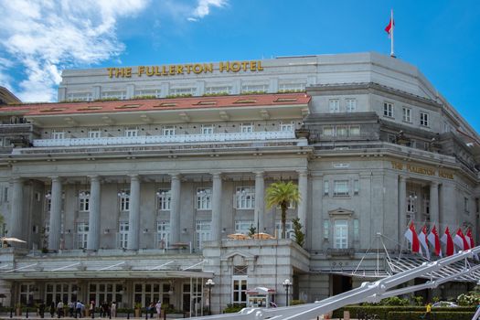 Bangunan bersejarah Hotel Indonesia dan Monumen Selamat Datang berdiri anggun menyambut dinamika perkembangan kawasan Bundaran HI Jakarta dari masa ke masa.