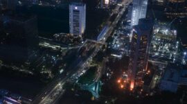 Fasad bersejarah Hotel Indonesia yang berdiri megah di kawasan Bundaran HI Jakarta tetap mempertahankan estetika arsitektur modernis tahun 1960-an sebagai cagar budaya nasional.